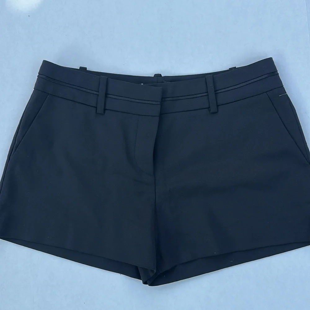 New GUESS BY MARCIANO Short SZ 6